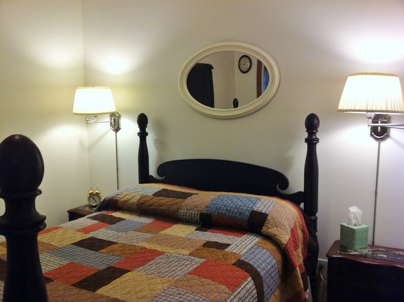 Vacation Rental Apartment Bedroom, Twin Gables, Skamokawa, Wa
